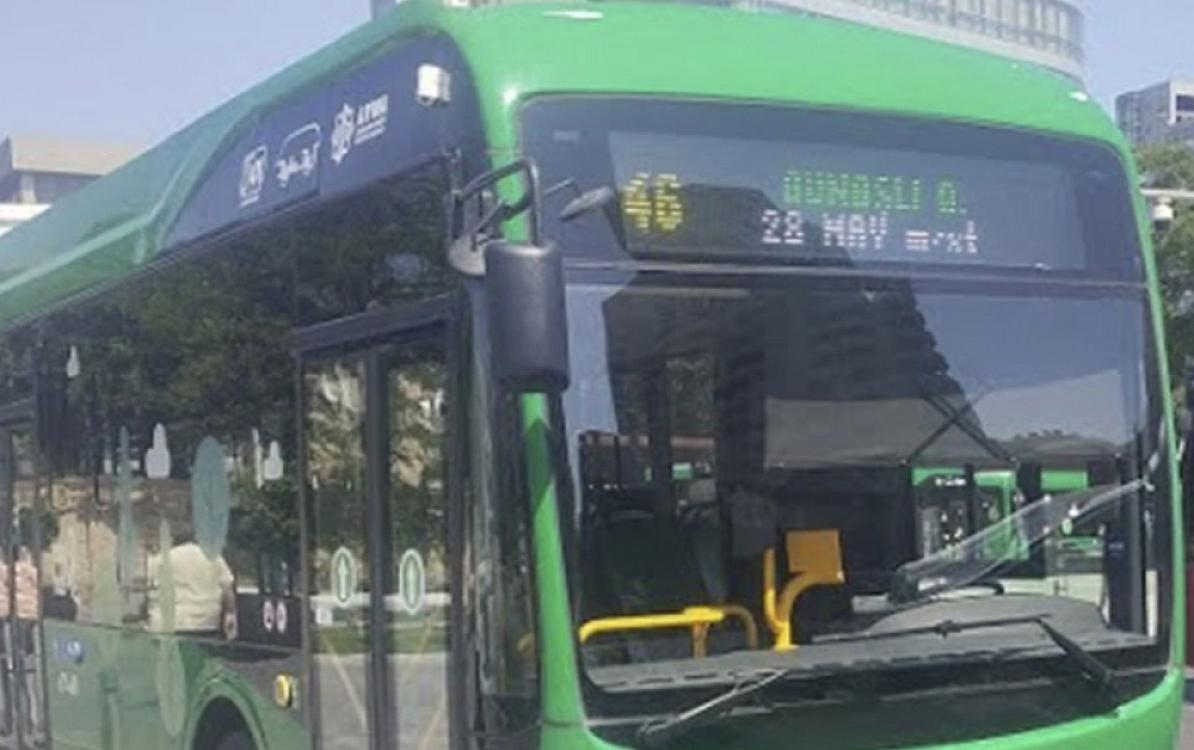 Bakıda avtobus yola qəfil çıxan 