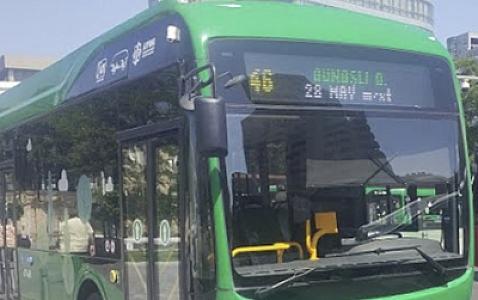 Bakıda avtobus yola qəfil çıxan 