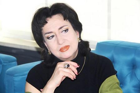 "Orasını-burasını düzəltdirib, sponsor da tapır..."