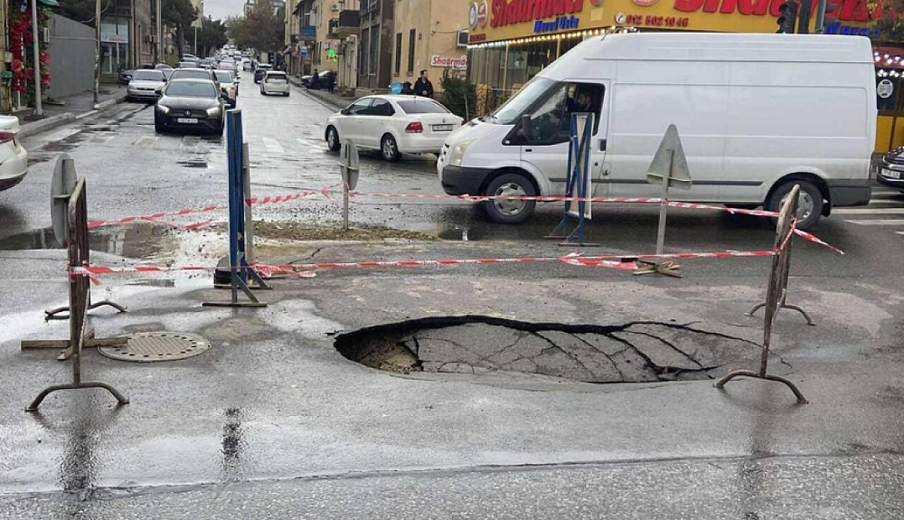 Bakıda daha bir yol çökdü - 