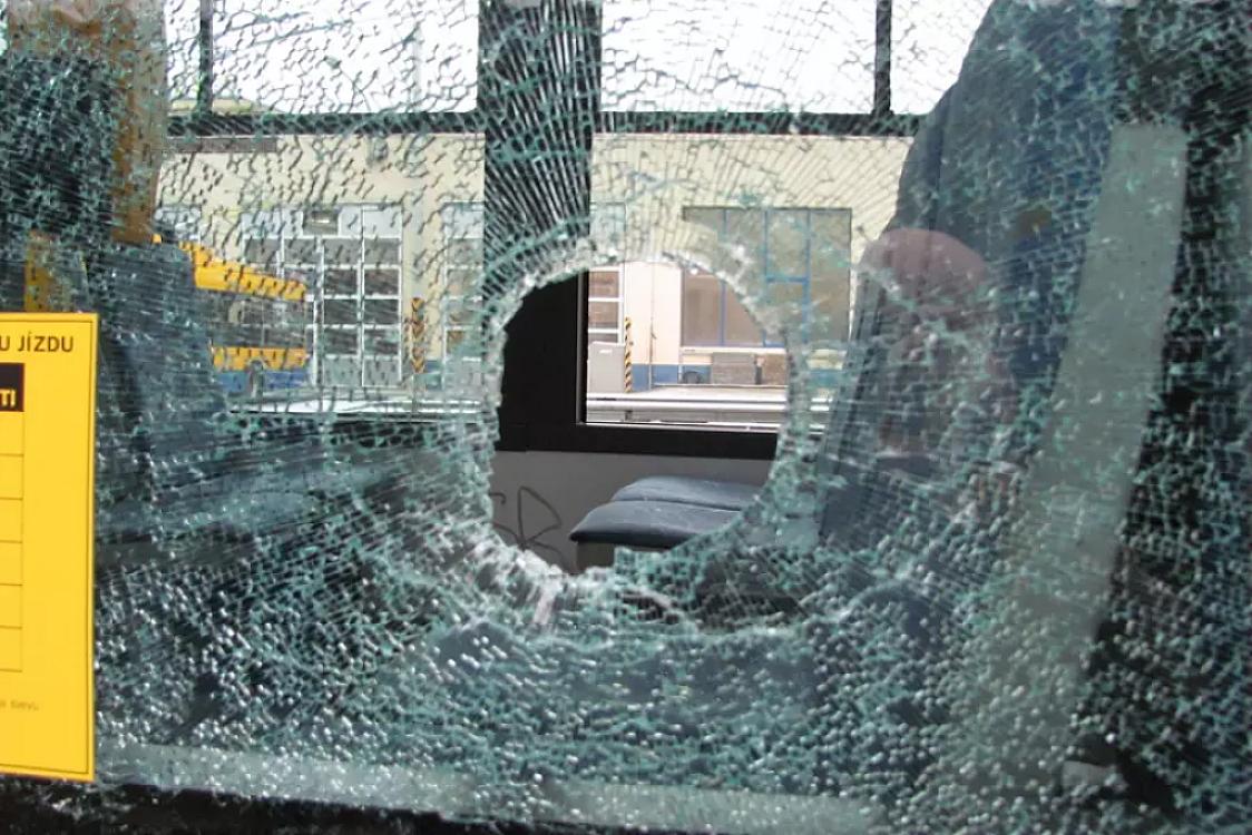 Bakıda avtobusla minik avtomobili 