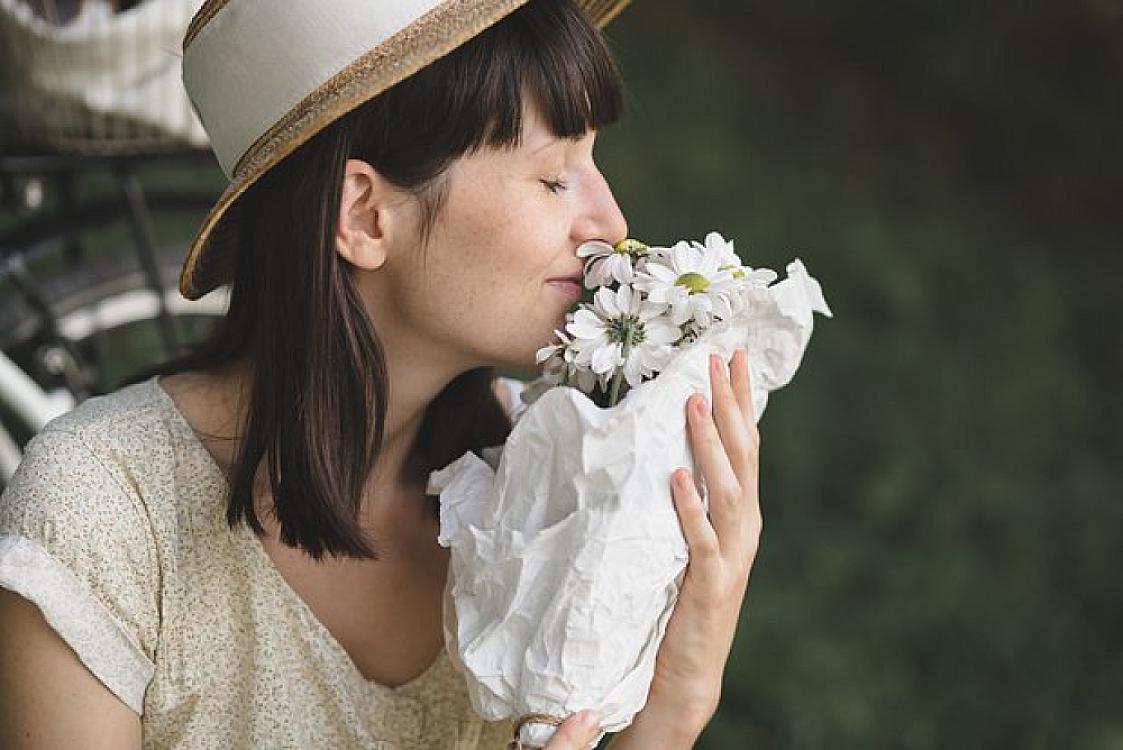 Zəifləmiş qoxu hissi hansı xəstəliyə 