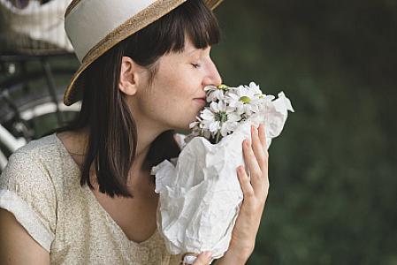 Zəifləmiş qoxu hissi hansı xəstəliyə 