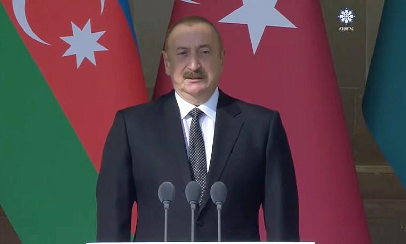 İlham Əliyev paradda çıxış edir - 