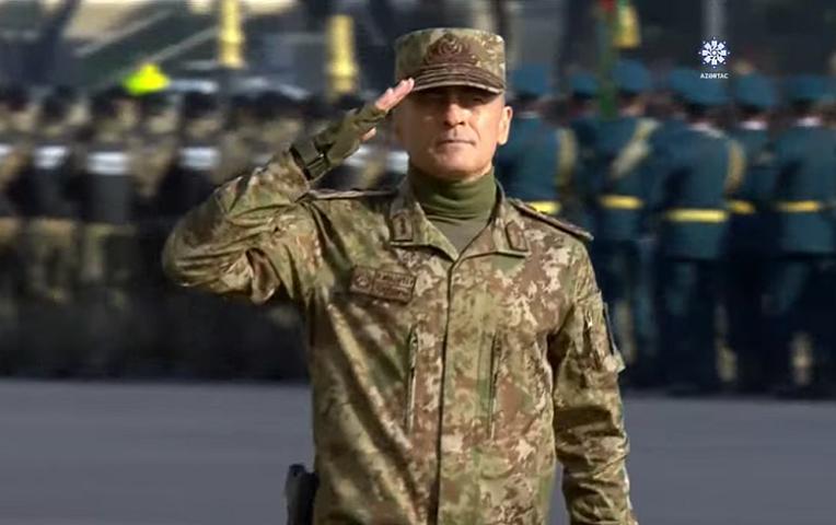 Ordu korpuslarının keçidinin videosu - 