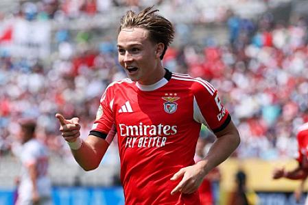 "Benfika"nın futbolçusu pornoqrafiyanı yaymağa görə 