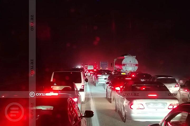 Bakı-Qazax yolunda hərəkət dayanıb - 