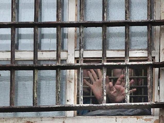 Он задушил жену, тело было найдено в тюрьме