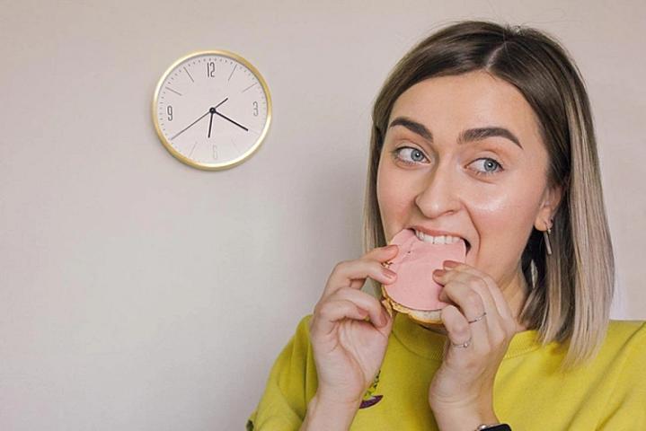 Axşam saat 18:00-dan sonra yemək 