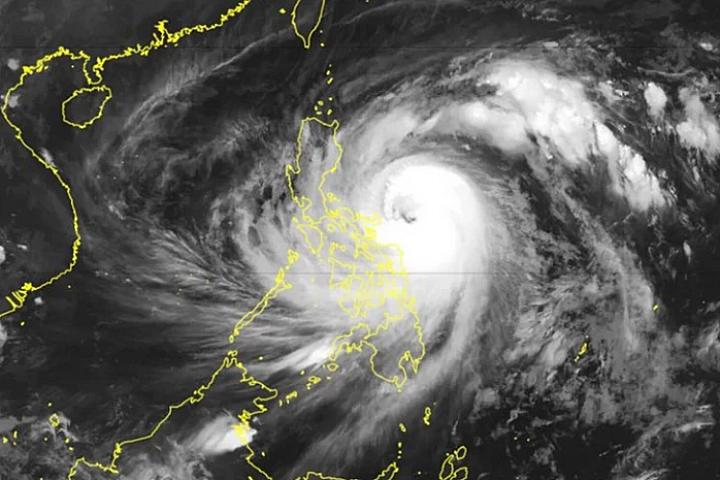 Yaponiyanı qasırğa vuracaq -