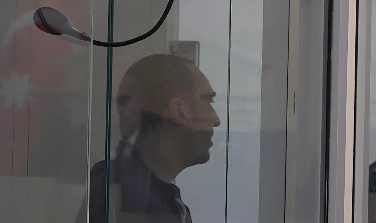 Qardaşını qətlə yetirməkdə təqsirləndirilən Amin Nuri: 