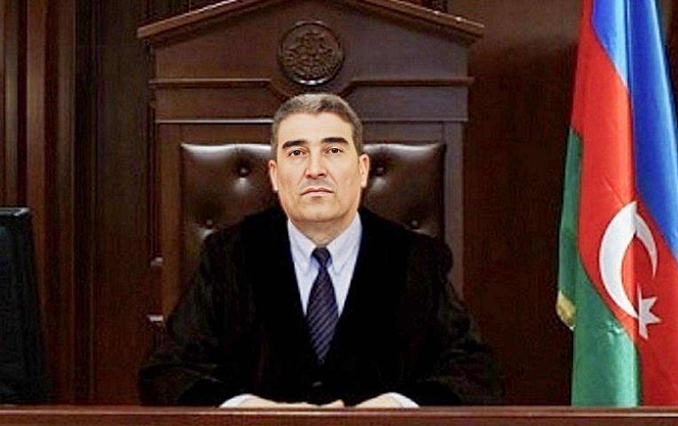 Həbsdəki hakimə güzəşt edildi - 