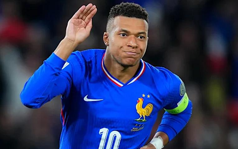 Mbappe tarixə düşdü - 