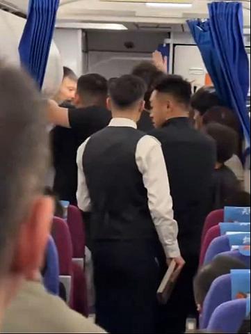 Hamilə qadının hava limanında etdikləri 