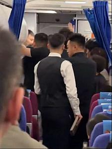 Hamilə qadının hava limanında etdikləri 