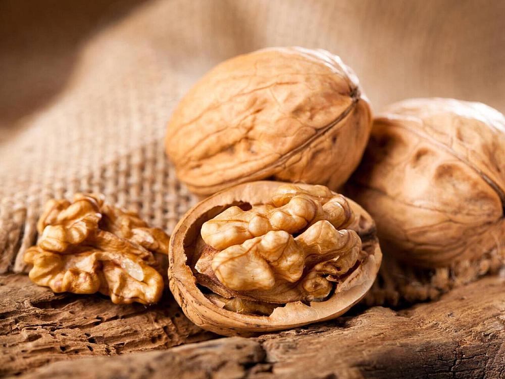 Do not throw away walnut shells: 6 effective ways to use them in household chores