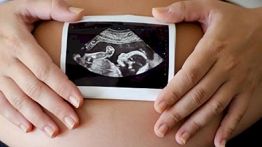 Nadir hadisə: Qadın eyni anda 9 uşağa hamilədir - 