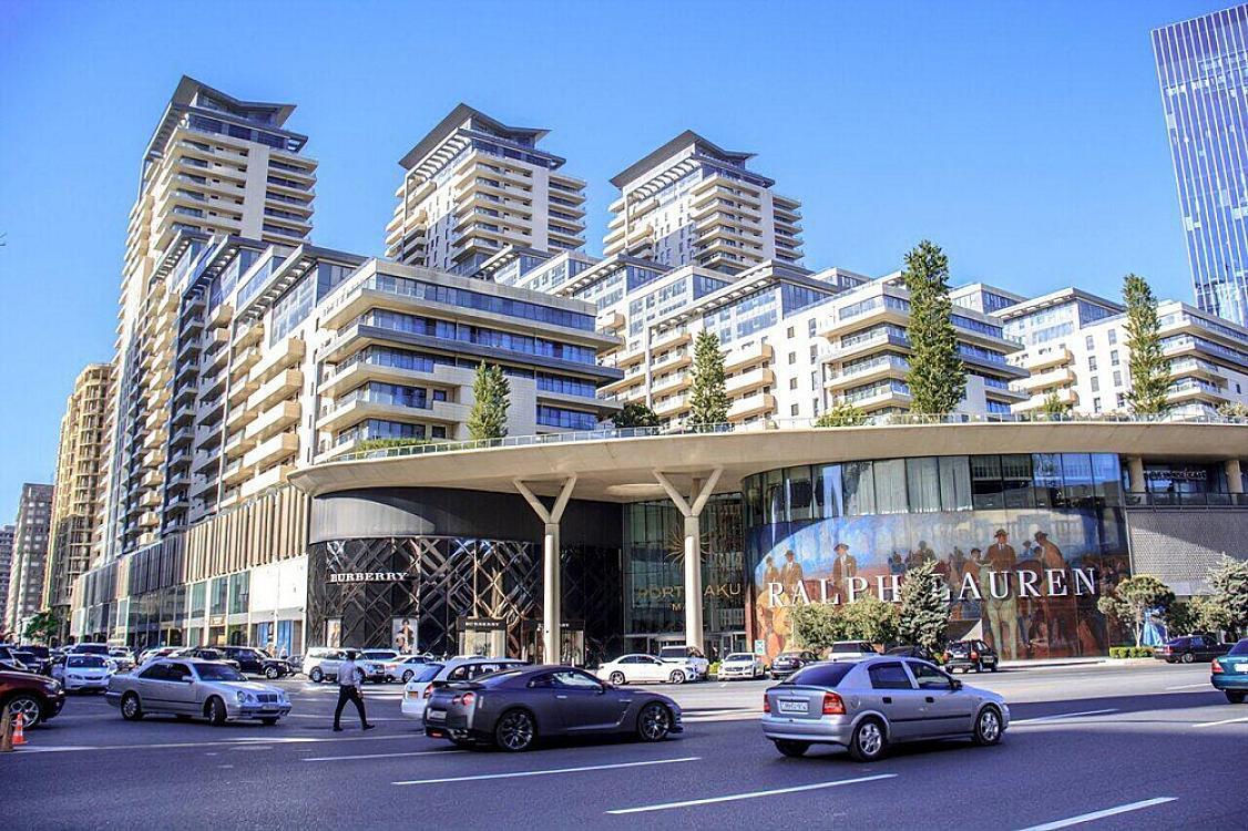 "Port Baku"da yarım milyonluq avtomobil