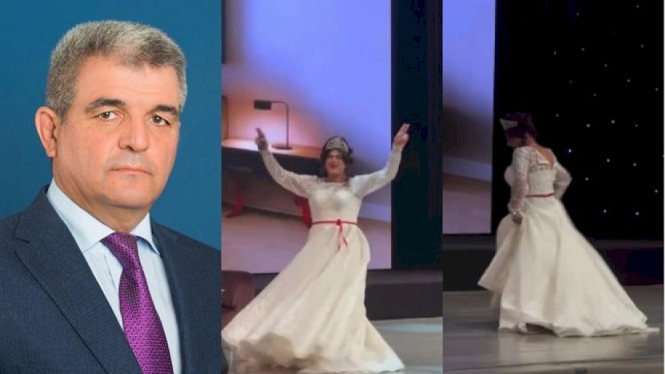 Coşqunun gəlinliklə səhnəyə çıxmasına 