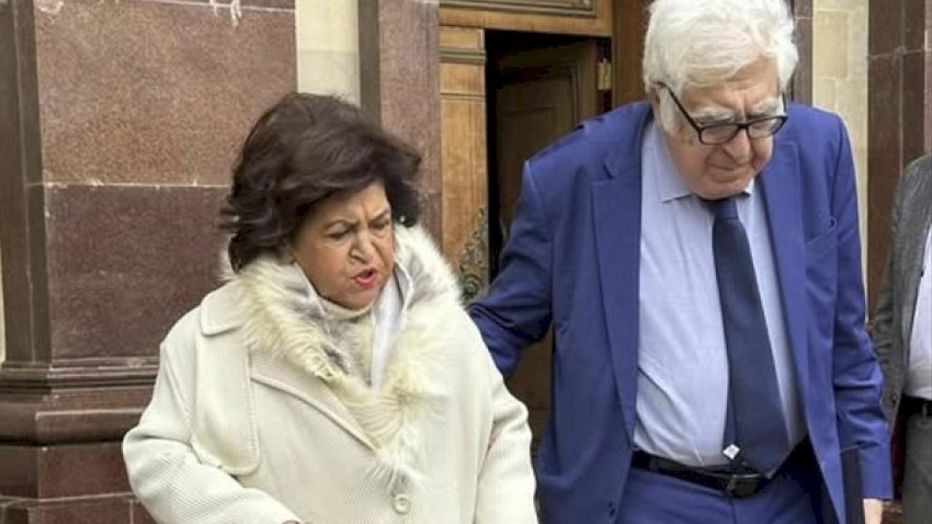 Yazıçı Anarın ayaqları tutulub? - 