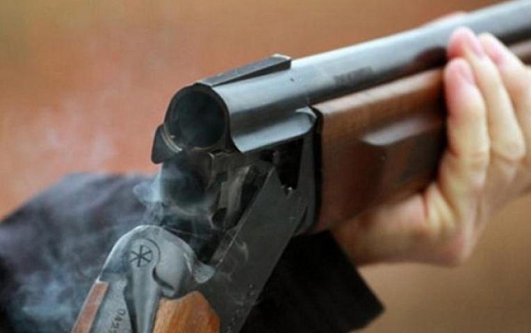 Qaxda məktəbli güllə yarası aldı