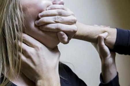 Müğənnini qocalar evində boğub 