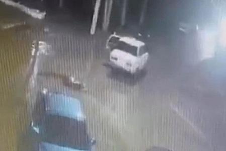 Qız maşından yola düşdü - 