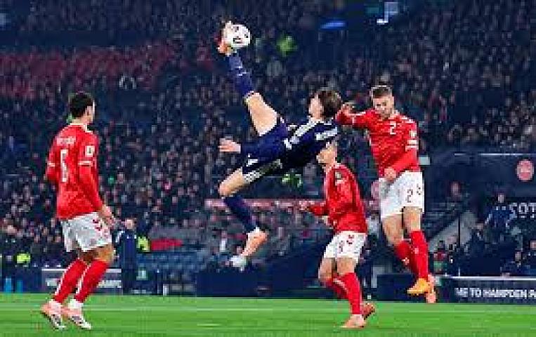 Şotland futbolçudan