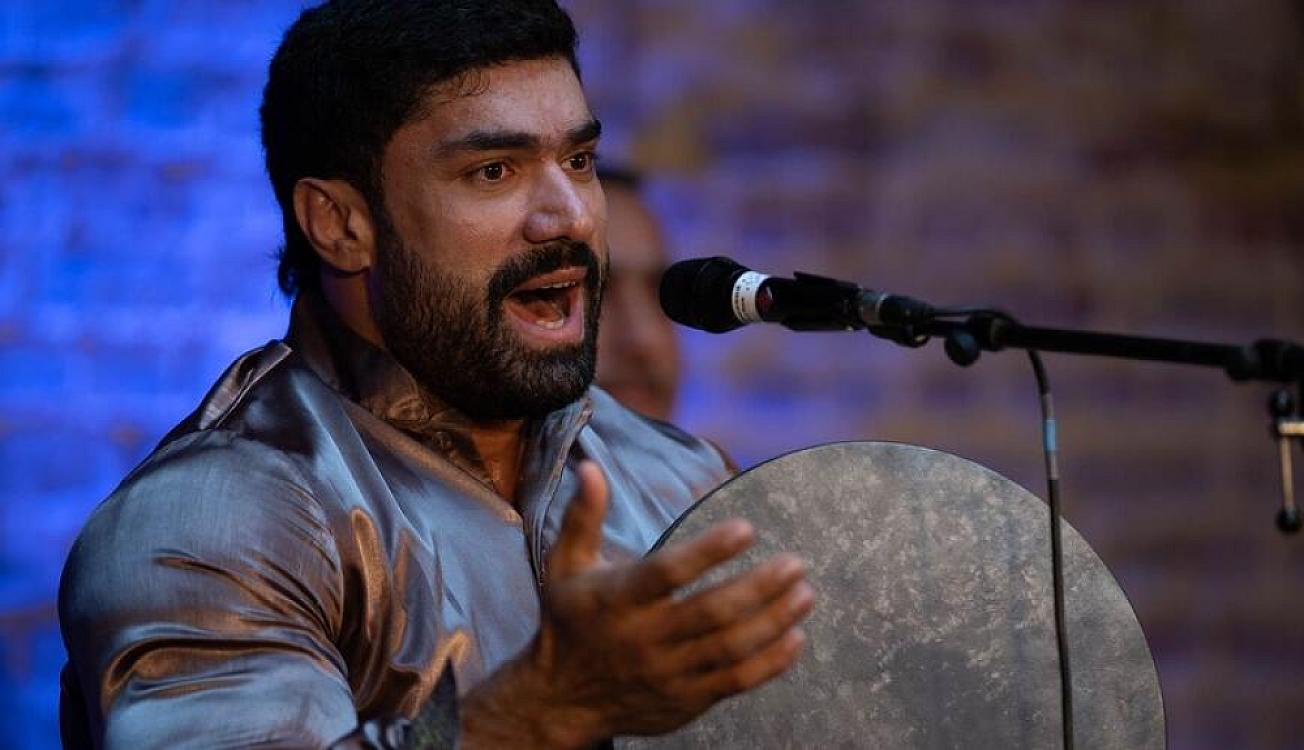 Xanəndə Şakiranın mahnısını oxudu - 