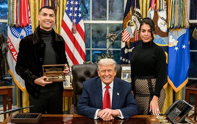 Tramp nadir hədiyyəni Ronaldoya da verdi - 