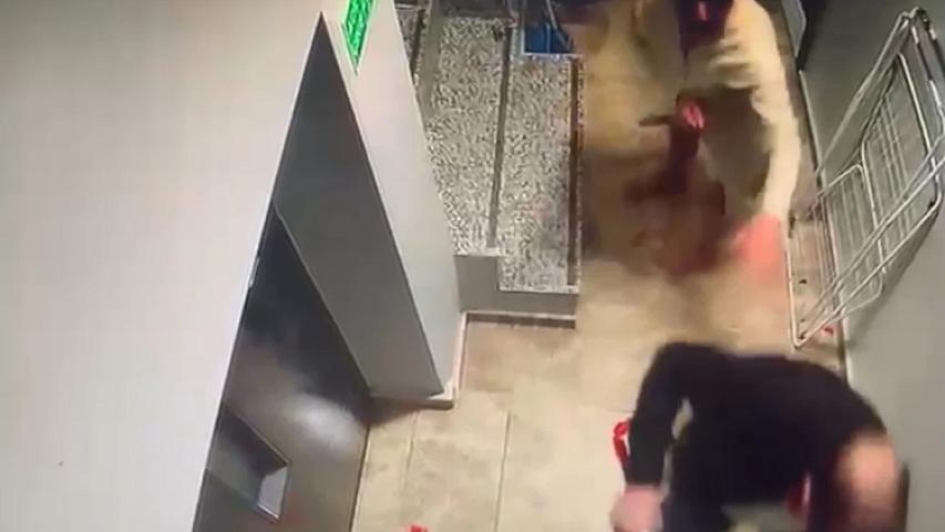 Hoteldə arvadını sevgilisi ilə yaxaladı 