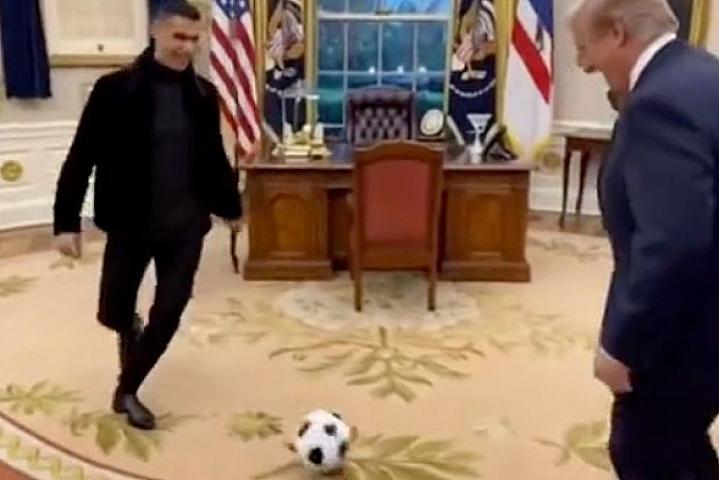 Tramp Ronaldo ilə "futbol oynadı" – 
