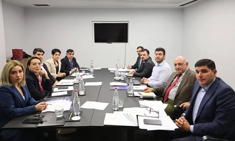 Erməni ekspertlər Bakıya