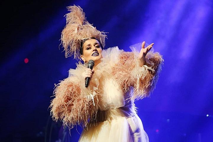 Elza Seyidcahan OD PÜSKÜRDÜ: 