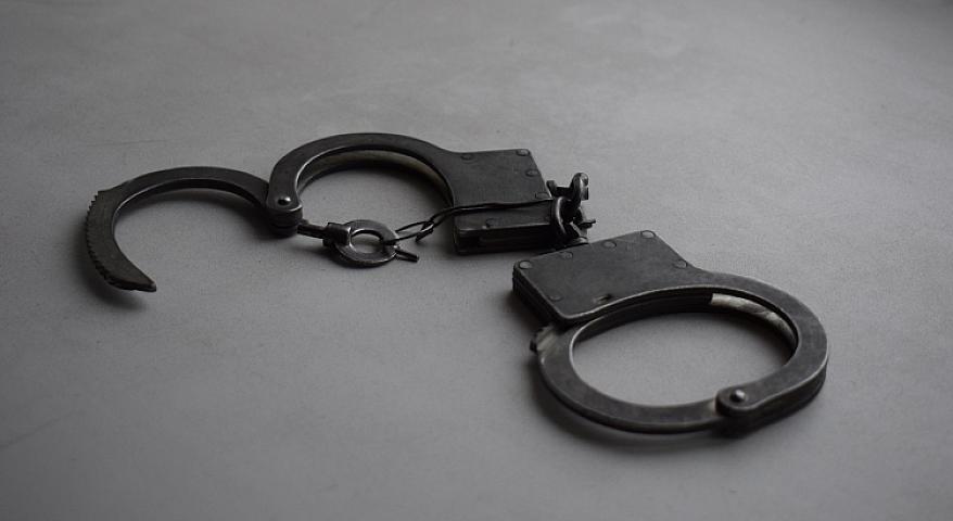 Nənəsini baltalayıb 