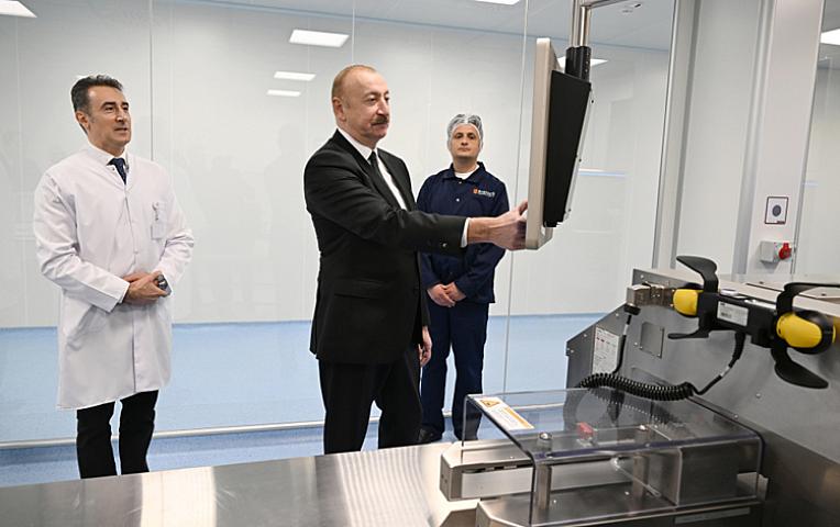 Prezident açılışda - 