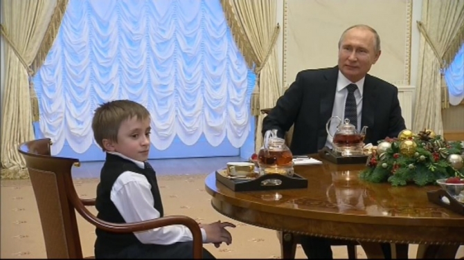 Putin ağır xəstəlikdən əziyyət çəkən uşağın arzusunu gerçəkləşdirdi - VİDEO