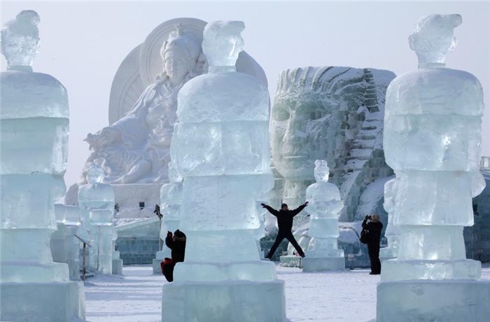 Dünyanın ən böyük qar və buz festivalı - Foto
