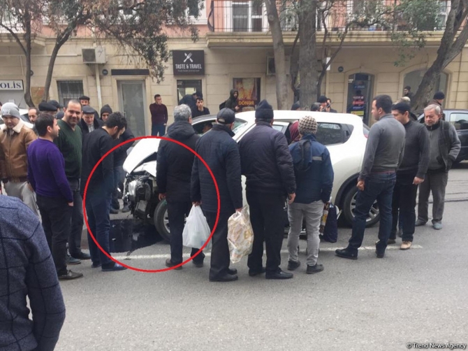 Bakının mərkəzində ŞOK HADİSƏ - qadın sürücü özünü avtomobildən atdı (VİDEO)