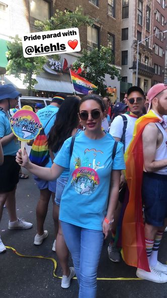 Sabiq azərbaycanlı aparıcı Nyu Yorkdakı gey paradda – FOTO