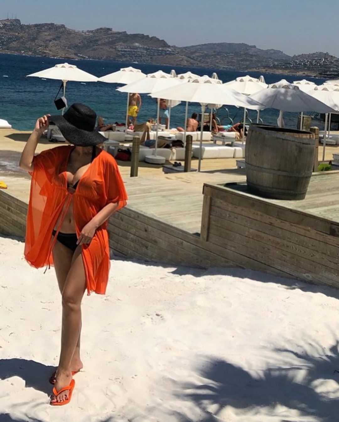 Nura Suri bikinidə - 43 yaşlı ifaçı qüsursuz bədənilə heyran etdi - FOTO