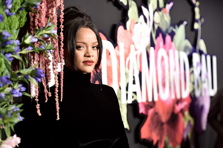 Atasını belə məhkəməyə verib… – Rihannanın həyatından 7 qalmaqallı fakt