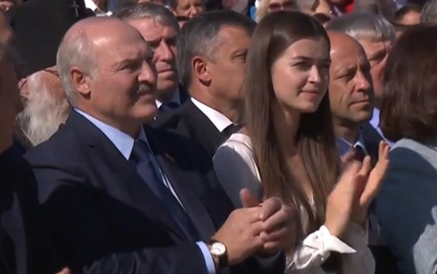 65 yaşlı Lukaşenko sevgilisini deputat seçdirdi