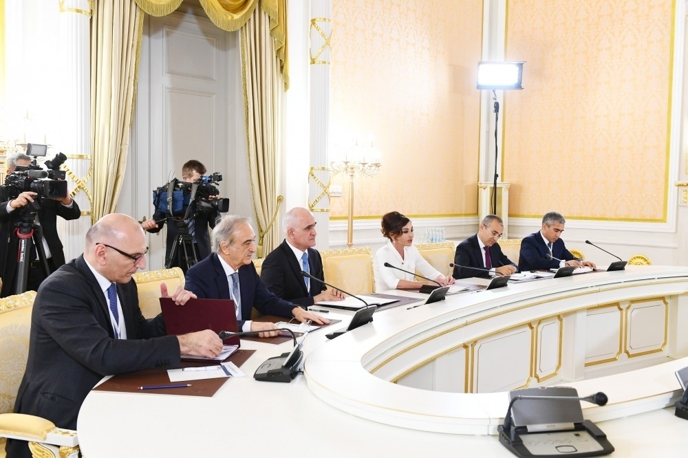 Birinci vitse-prezident Mehriban Əliyeva Dmitri Medvedevlə görüşüb - FOTO