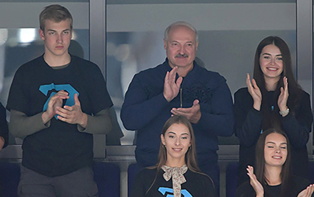 65 yaşlı Lukaşenko sevgilisini deputat seçdirdi
