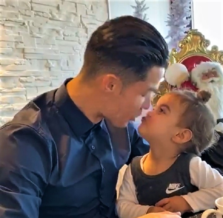 Ronaldonun qızını dodağından öpdüyü video İnstagram-da rekord qırır - VİDEO