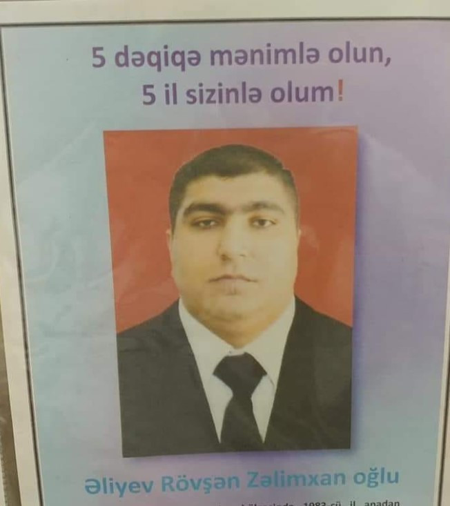 Qalmaqallı posterin sahibi: “Şüarın mənası odur ki, 5 dəqiqənizi ayırıb mənə səs verin” – FOTO