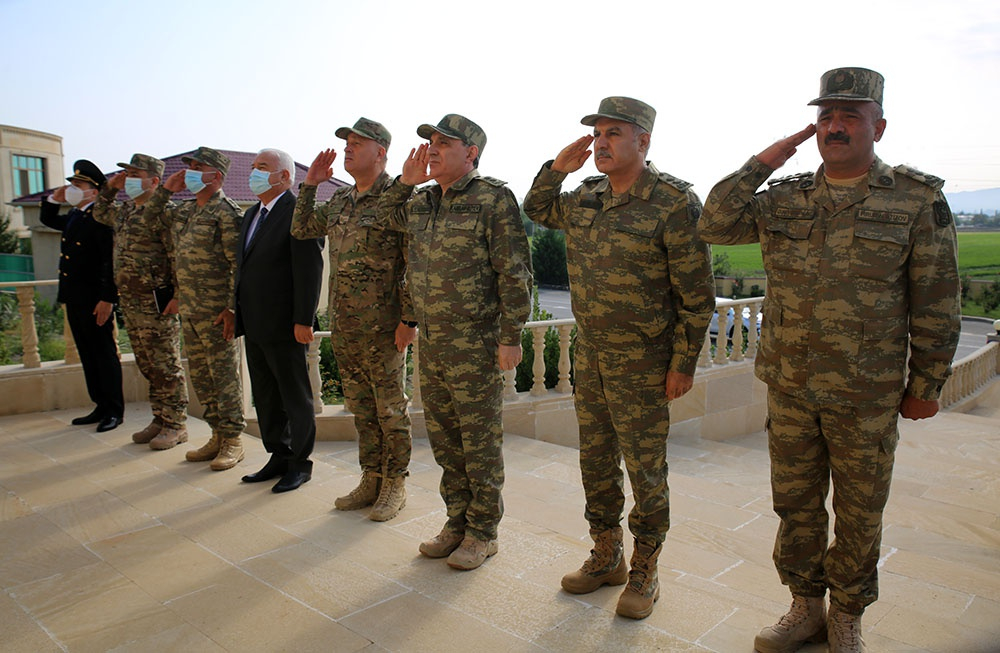 Generallar prezidentin tapşırığı ilə cəbhədə - FOTO