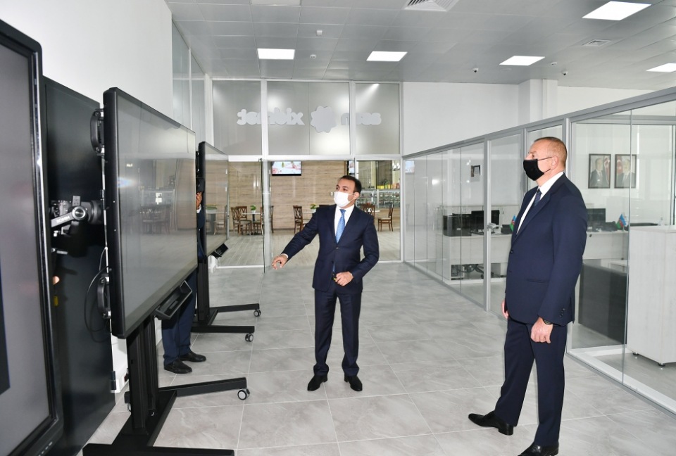 İlham Əliyev 6 saylı Bakı “ASAN xidmət” mərkəzinin açılışını edib - FOTO