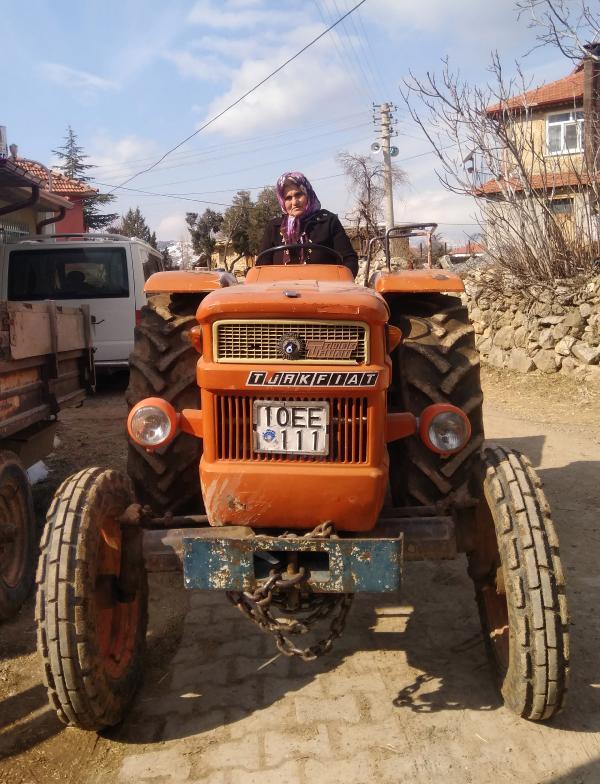 Azərbaycan nömrəli avtomobil qaydaları pozdu, cərimə traktor sürücüsü qadına yazıldı (FOTO)